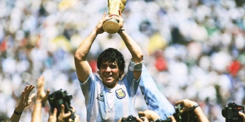Cậu bé vàng Diego Maradona