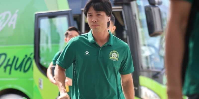 Những cú lội ngược dòng cả trong lẫn ngoài sân cỏ